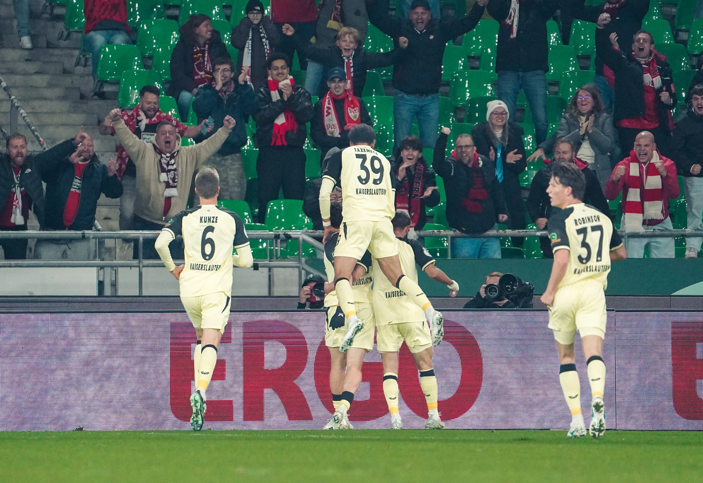 Hannover 96 vs 1. FC Kaiserslautern, photograph 7, Heinz von Heiden Arena