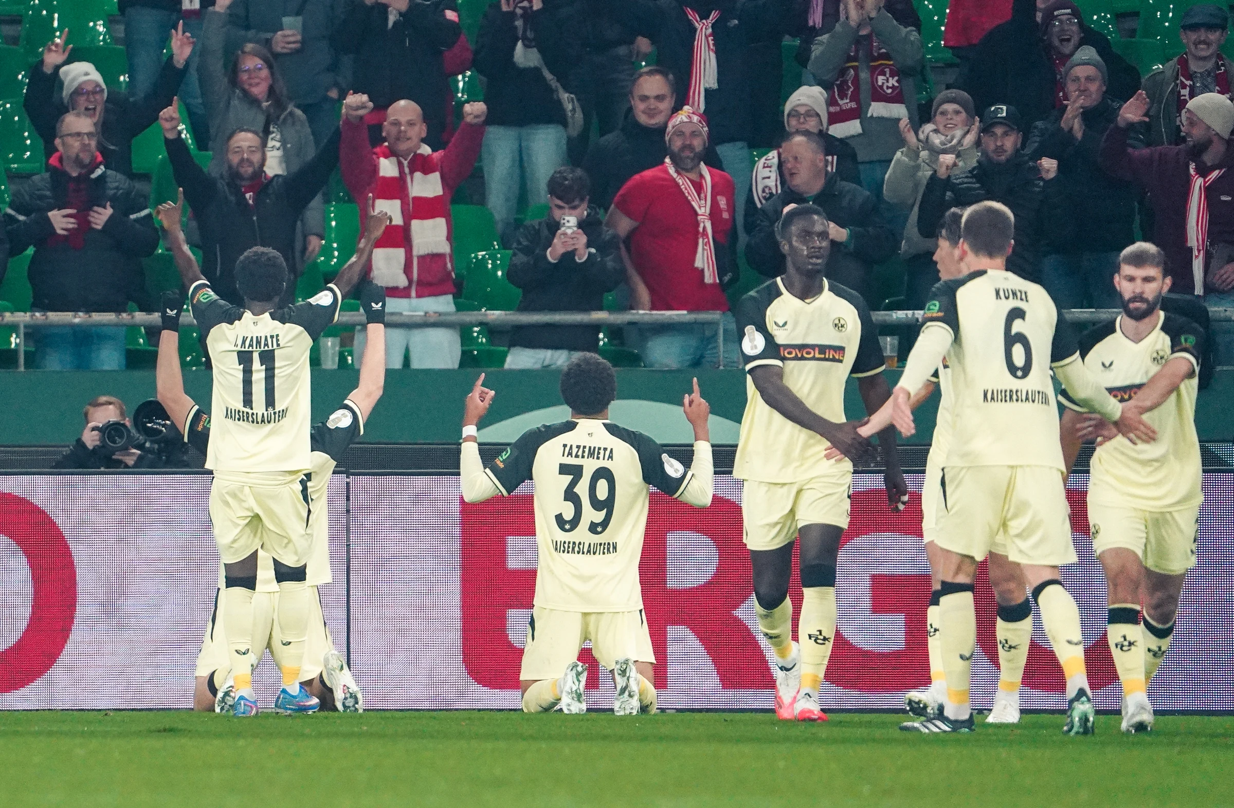 Hannover 96 vs 1. FC Kaiserslautern, photograph 8, Heinz von Heiden Arena