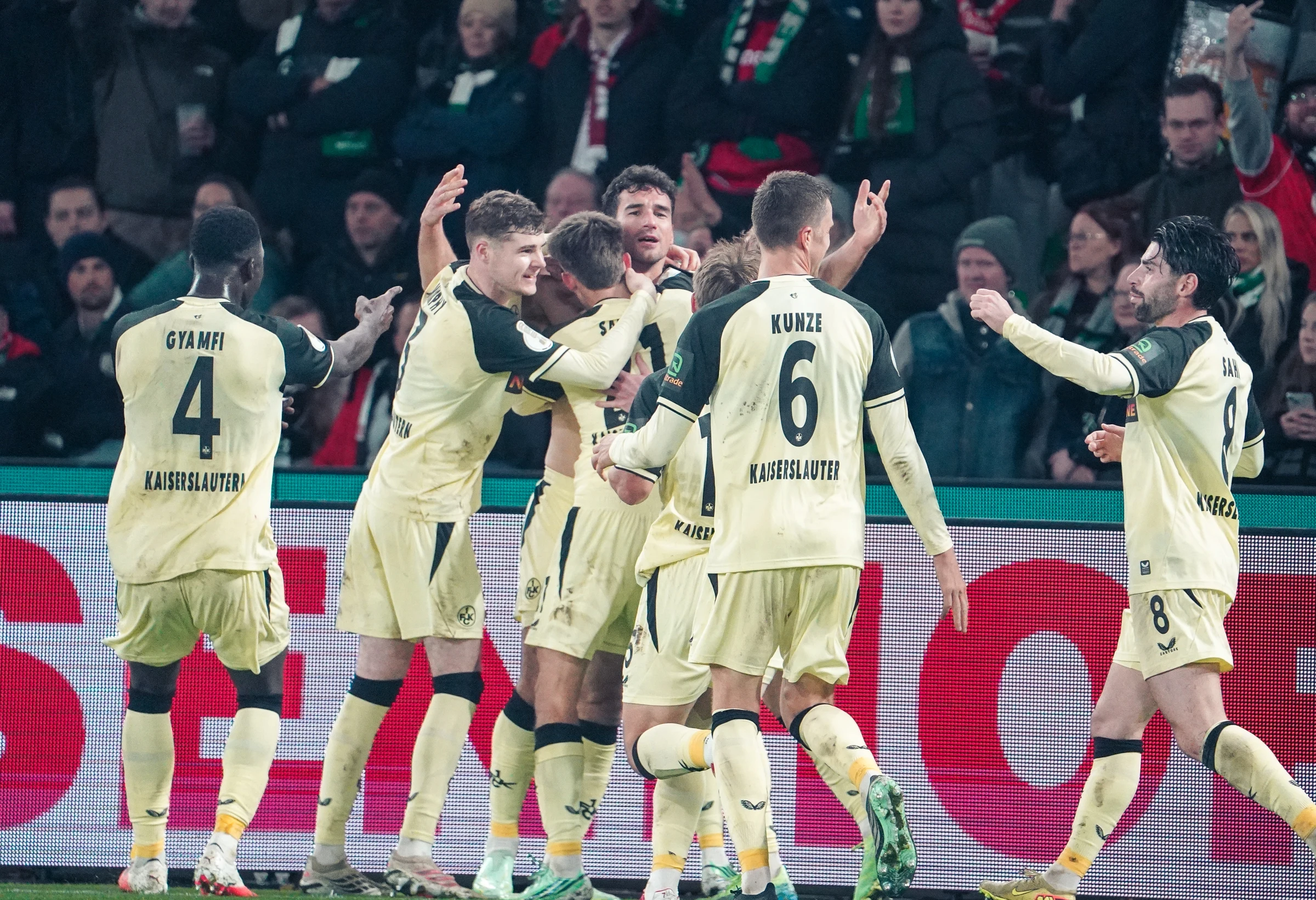 Hannover 96 vs 1. FC Kaiserslautern, photograph 22, Heinz von Heiden Arena