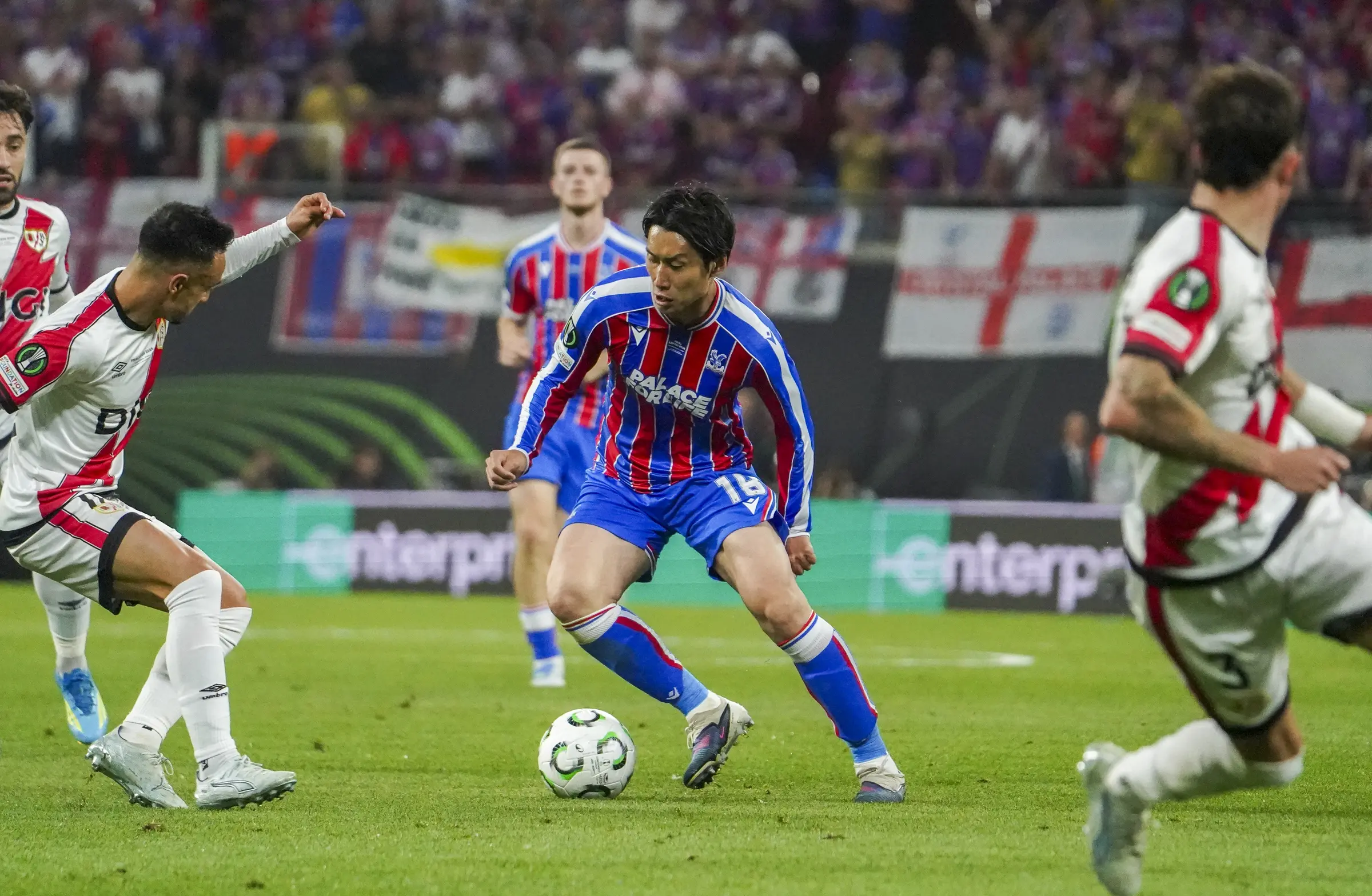 Crystal Palace drive forward against Rayo Vallecano in the Conference League final.