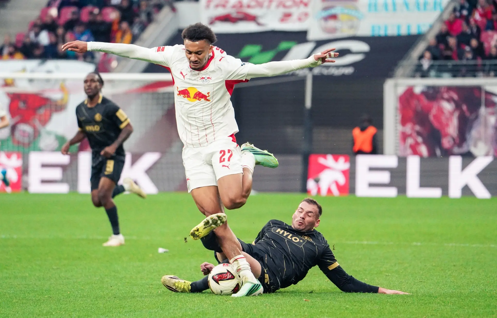 Tidiam Gomis breaks forward for RB Leipzig against SV Elversberg.
