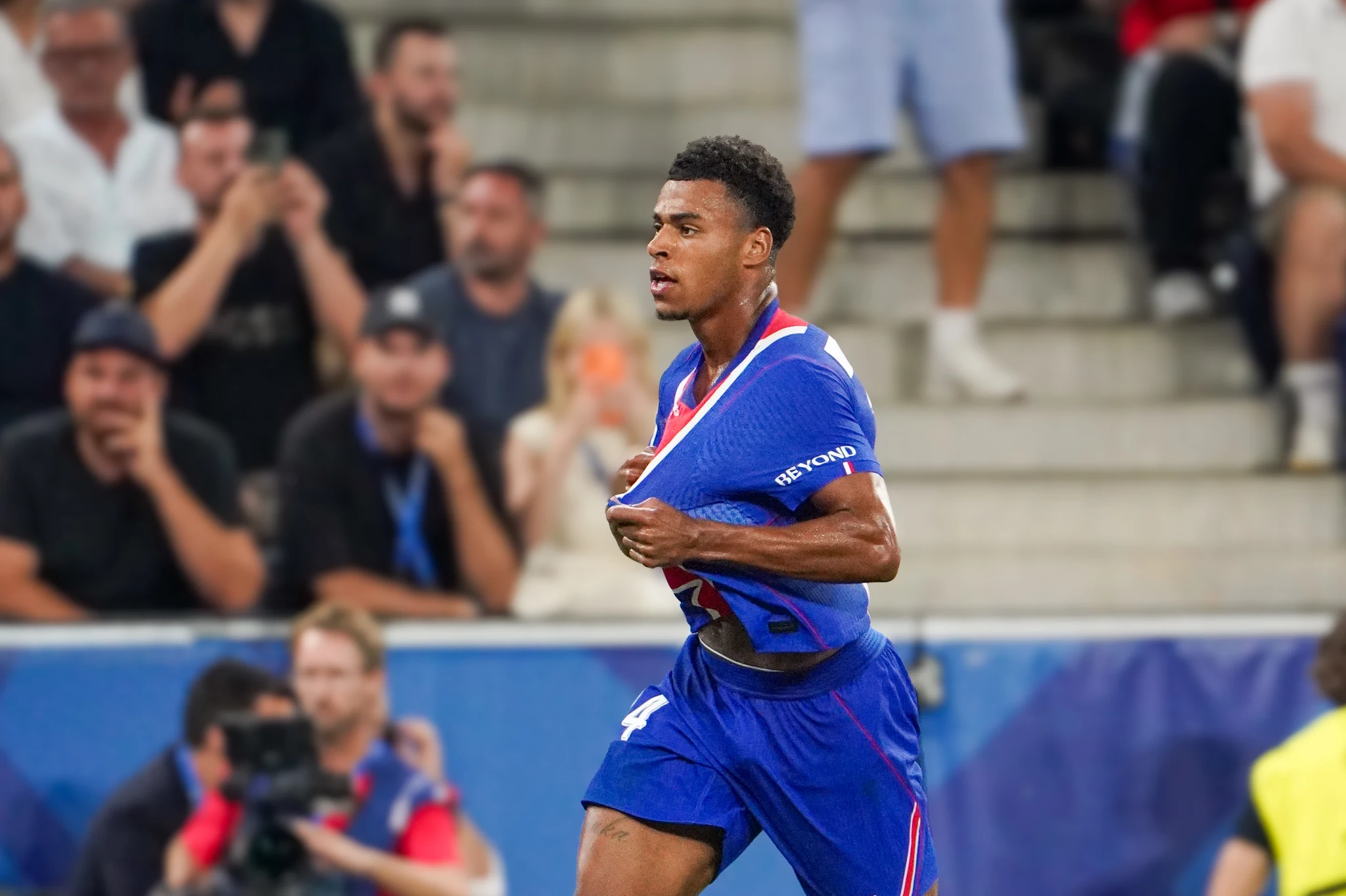 Match action and reactions during Paris Saint-Germain versus Aston Villa in Salzburg.