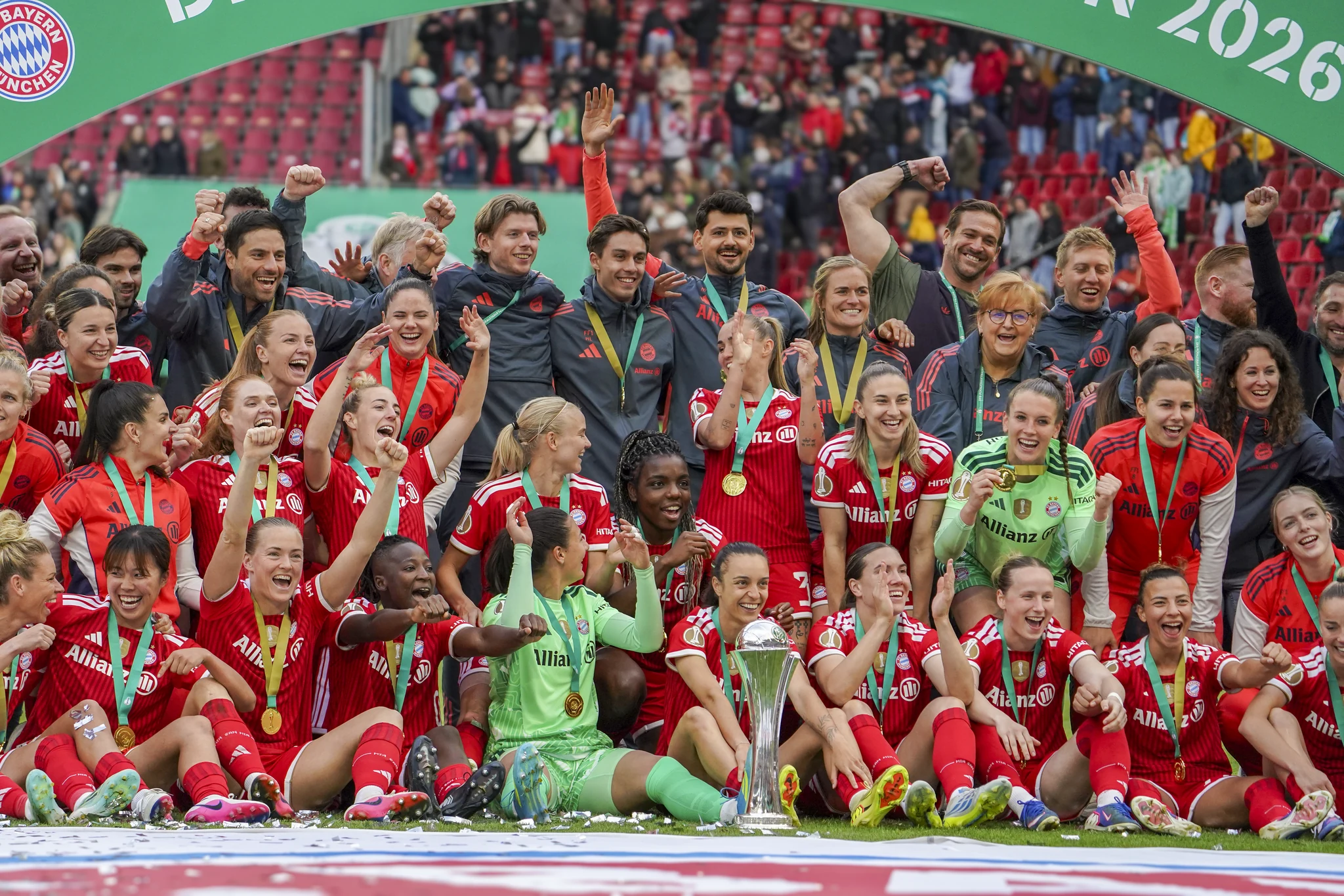 Bayern Munich pose together beneath the DFB-Pokalsiegerinnen 2026 arch.